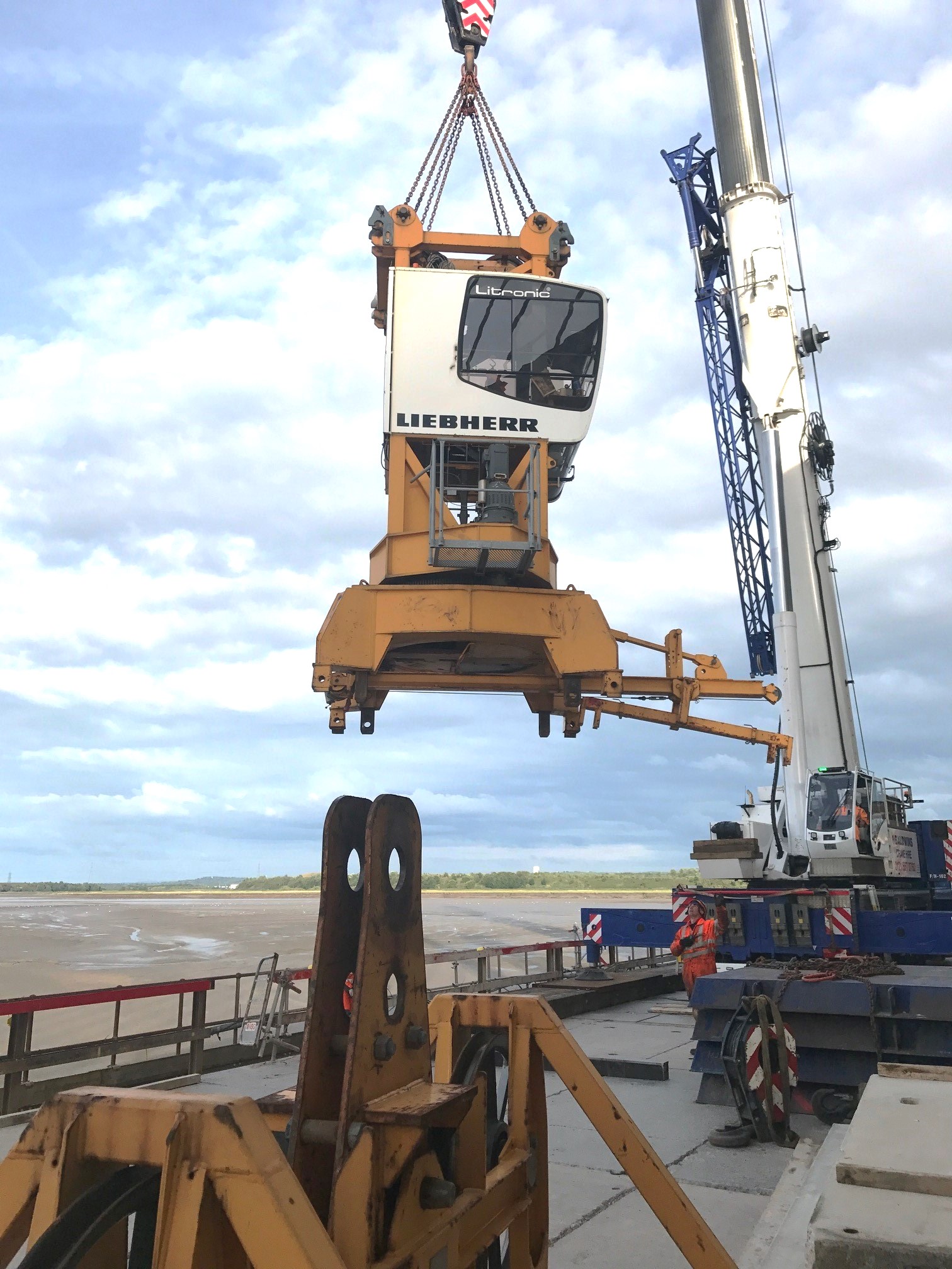 Cranes dismantled as massive machinery leaves Mersey Gateway site The